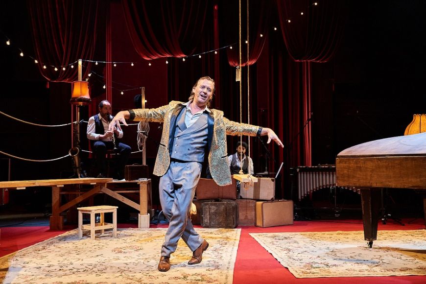 Download Noucents El Pianista De L Ocea Agenda D Activitats De HD Wallpaper Noucents El Pianista De L Ocea Agenda D Activitats De HD