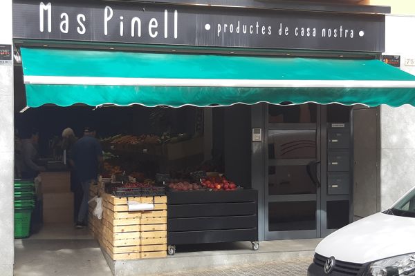 Mas Pinell Fruites i Verdures façana Mas Pinell Fruites i Verdures façana