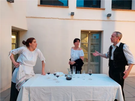 Actors interpretant l'obre de teatre d'Àngel Guimerà: Maria Rosa  | © Amelie Produccions