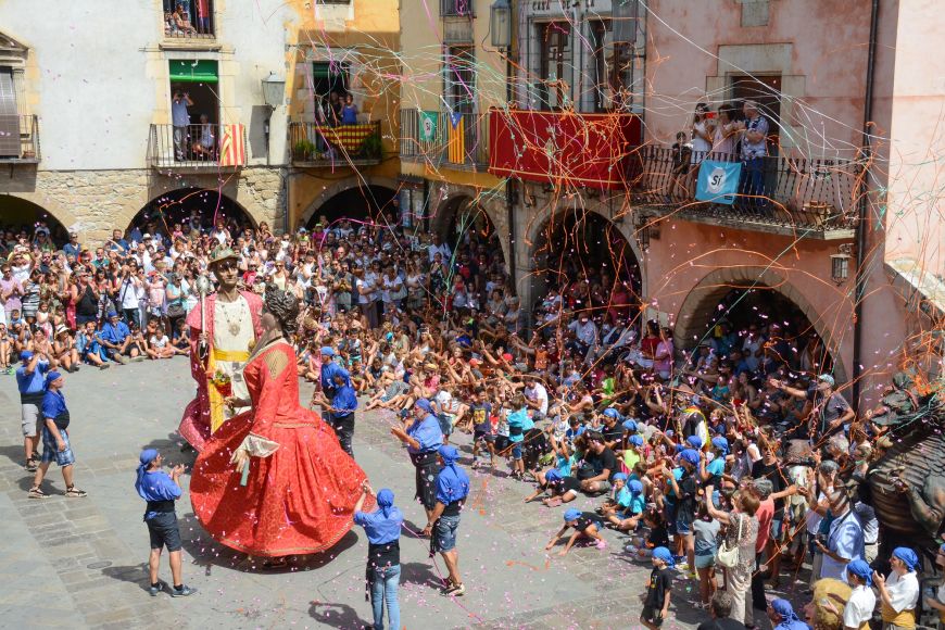Plaça Cercavila Gegants. Sant Genís | © Fidel Torrent Plaça Cercavila Gegants. Sant Genís | © Fidel Torrent