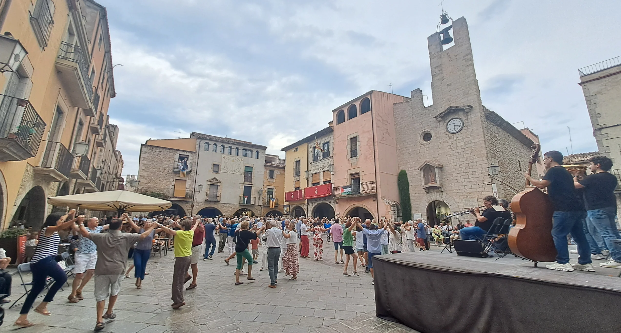 Sardanes a la Plaça de la Vila de Torroella de Montgrí  | © Ajuntament de Torroella de Montgrí