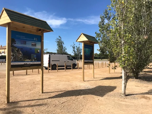 Plafons informatius de l'Aparcament dissuassiu de l'Estartit | © Ajuntament de Torroella de Montgrí i l'Estaritit