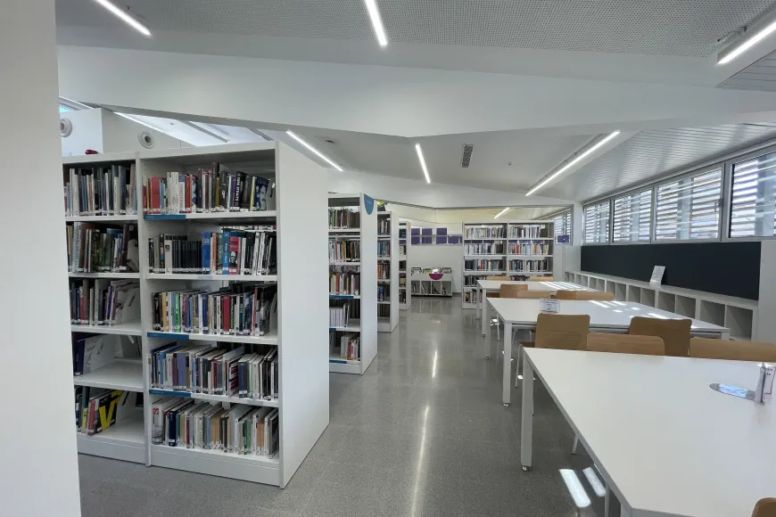 Biblioteca Mar de Llibres de l'Estartit | © EMD de l'Estartit Biblioteca Mar de Llibres de l'Estartit | © EMD de l'Estartit