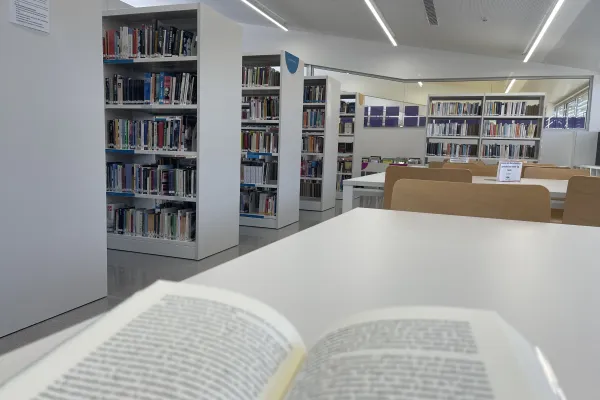 Biblioteca Mar de Llibres de l'Estartit | © EMD de l'Estartit Biblioteca Mar de Llibres de l'Estartit | © EMD de l'Estartit