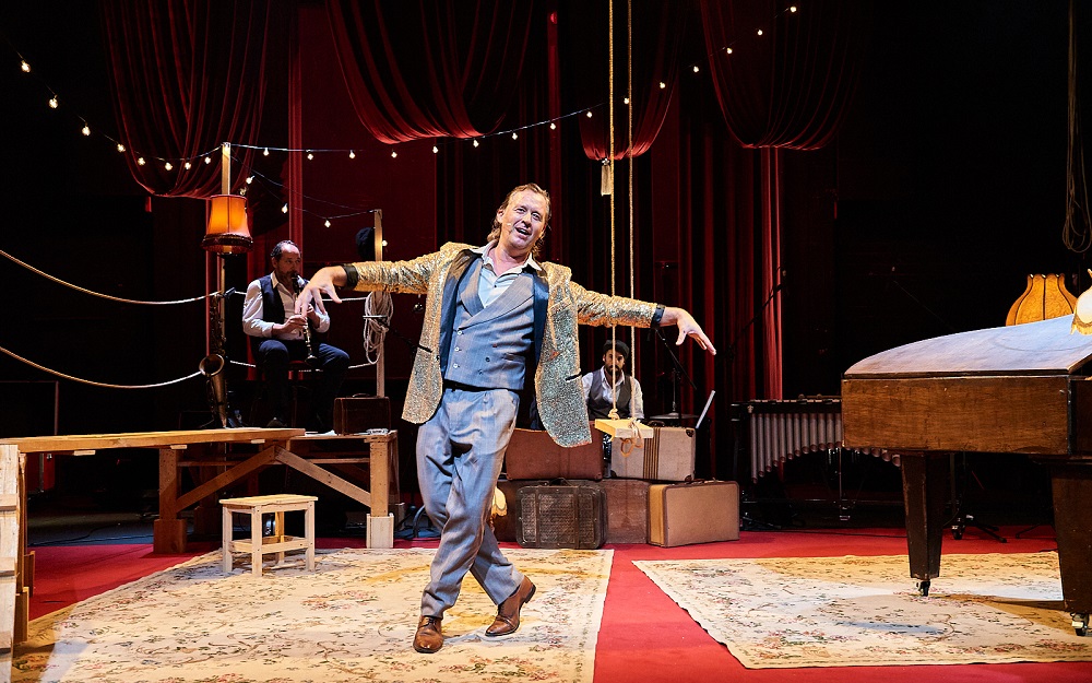 Noucents, el pianista de l'oceà