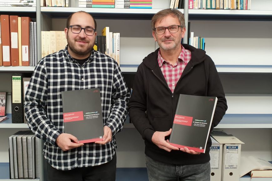 Daniel Fuentes i Lluís Zamora amb la publicació dels XI Premis de Recerca Joan Torró i Cabratosa