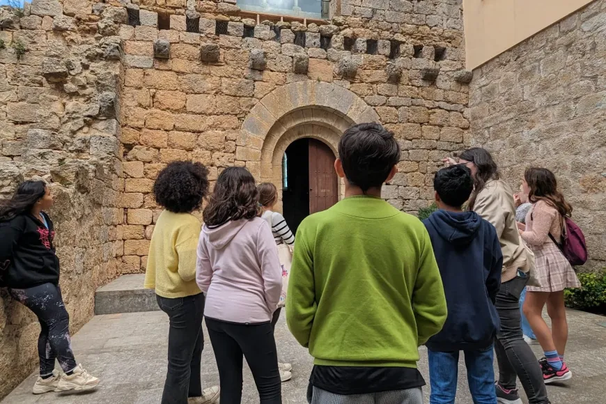 Visita al Castell de Bellcaire | © Museu de la Mediterrània Visita al Castell de Bellcaire | © Museu de la Mediterrània
