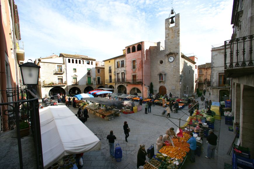 Mercat a la Plaça de la Vila Mercat a la Plaça de la Vila