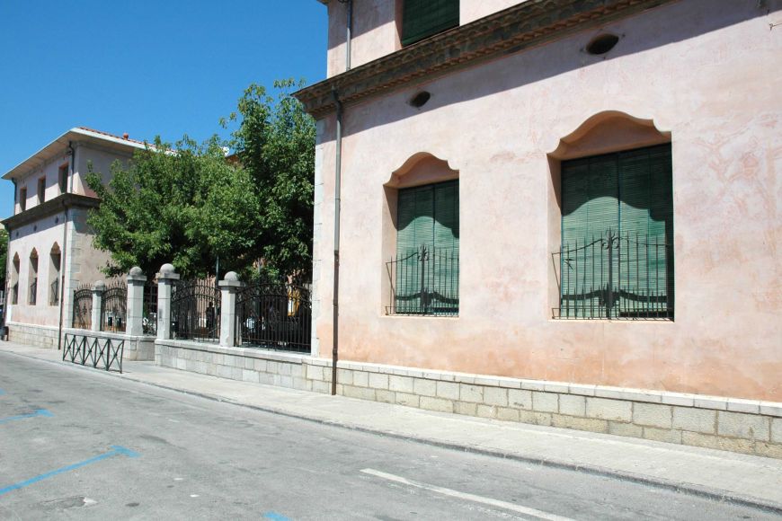 Accés Convent dels Agustins de Torroella de Montgrí