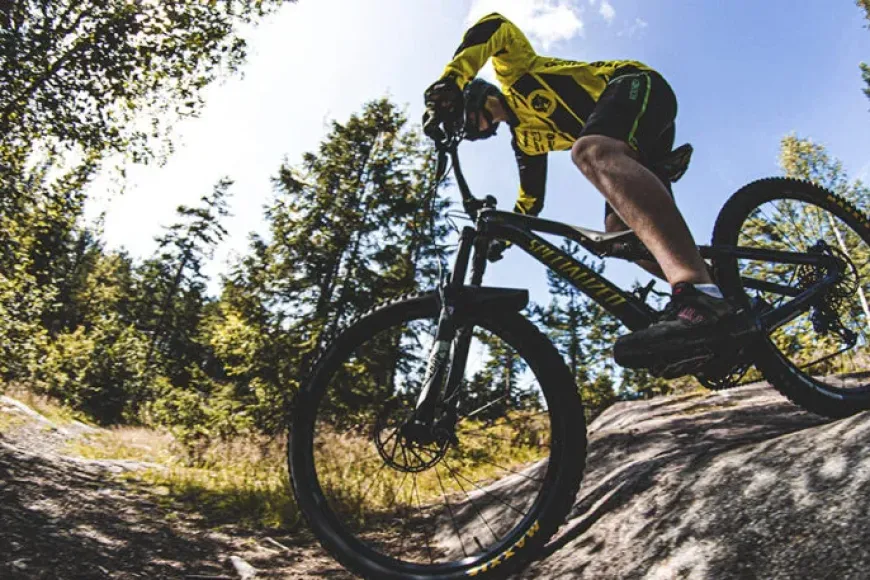 Un ciclista a la Crematorrons | © Ajuntament de Torroella de Montgrí Un ciclista a la Crematorrons | © Ajuntament de Torroella de Montgrí