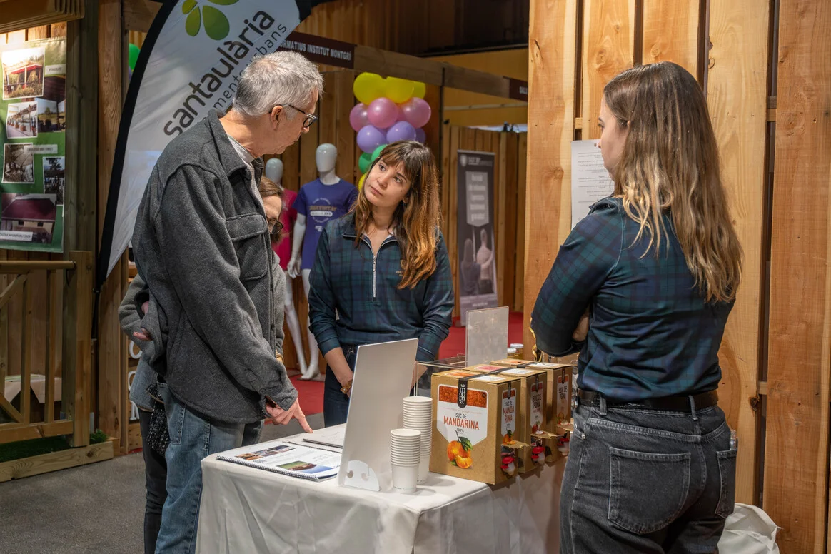 Zona d'estands a l'Espai Ter | © Alèxia Camó / Ajuntament de Torroella de Montgrí