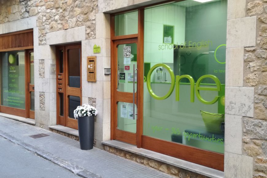 One School of English façana One School of English façana