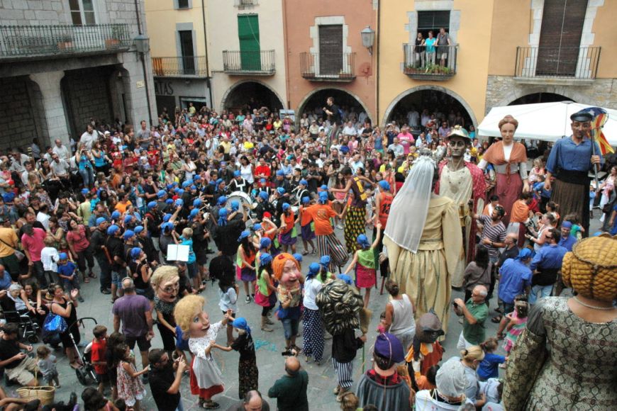 Plaça de la Vila de Torroella de Montgrí Plaça de la Vila de Torroella de Montgrí