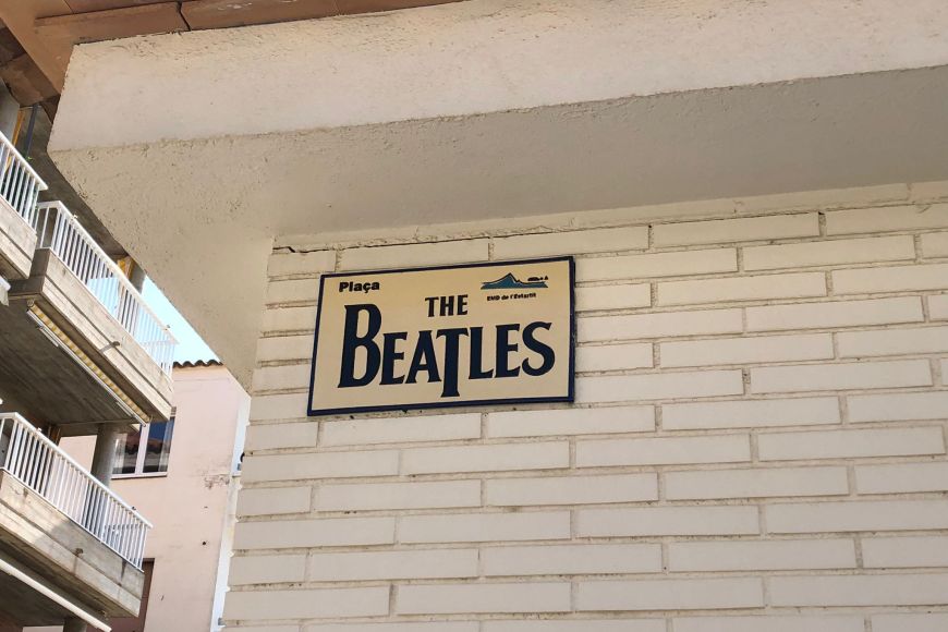 Plaça The Beatles l'Estartit | © Ajuntament de Torroella de Montgrí Plaça The Beatles l'Estartit | © Ajuntament de Torroella de Montgrí